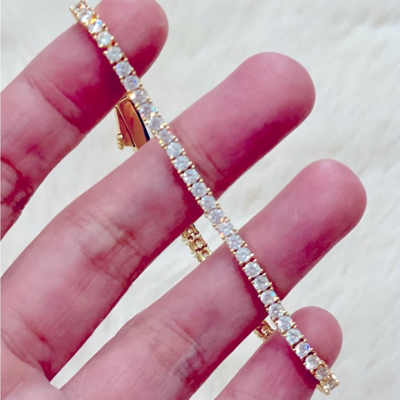 New unworn Sterling Forever 14k gold plated cubic zirconia tennis bracelet - Picture 4 of 5
